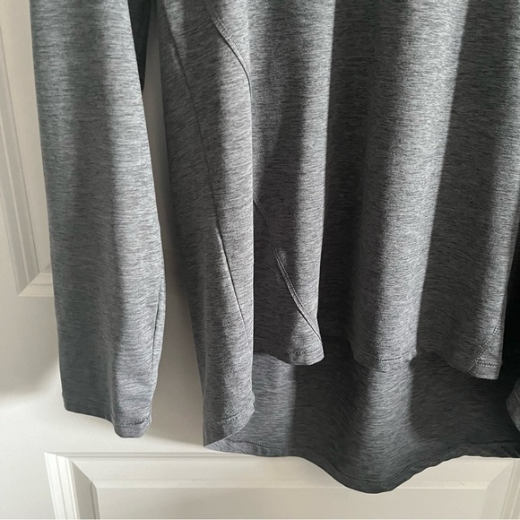 Apana loose turtleneck pullover, athletic top. - Picture 4 of 11